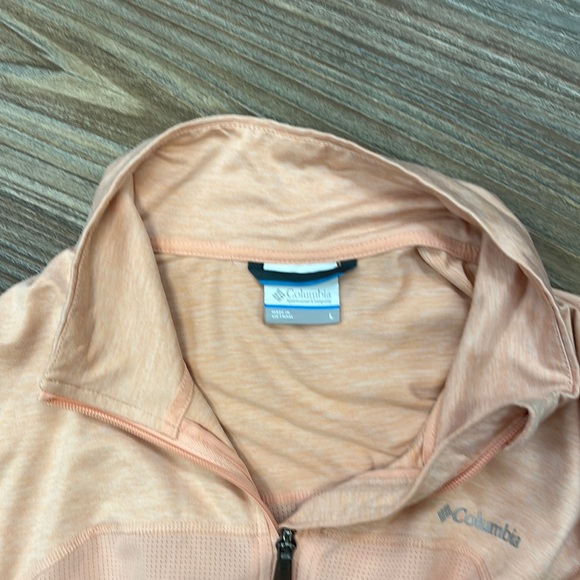 Columbia women’s light jacket large. Vented The color is  peach. - Picture 3 of 10